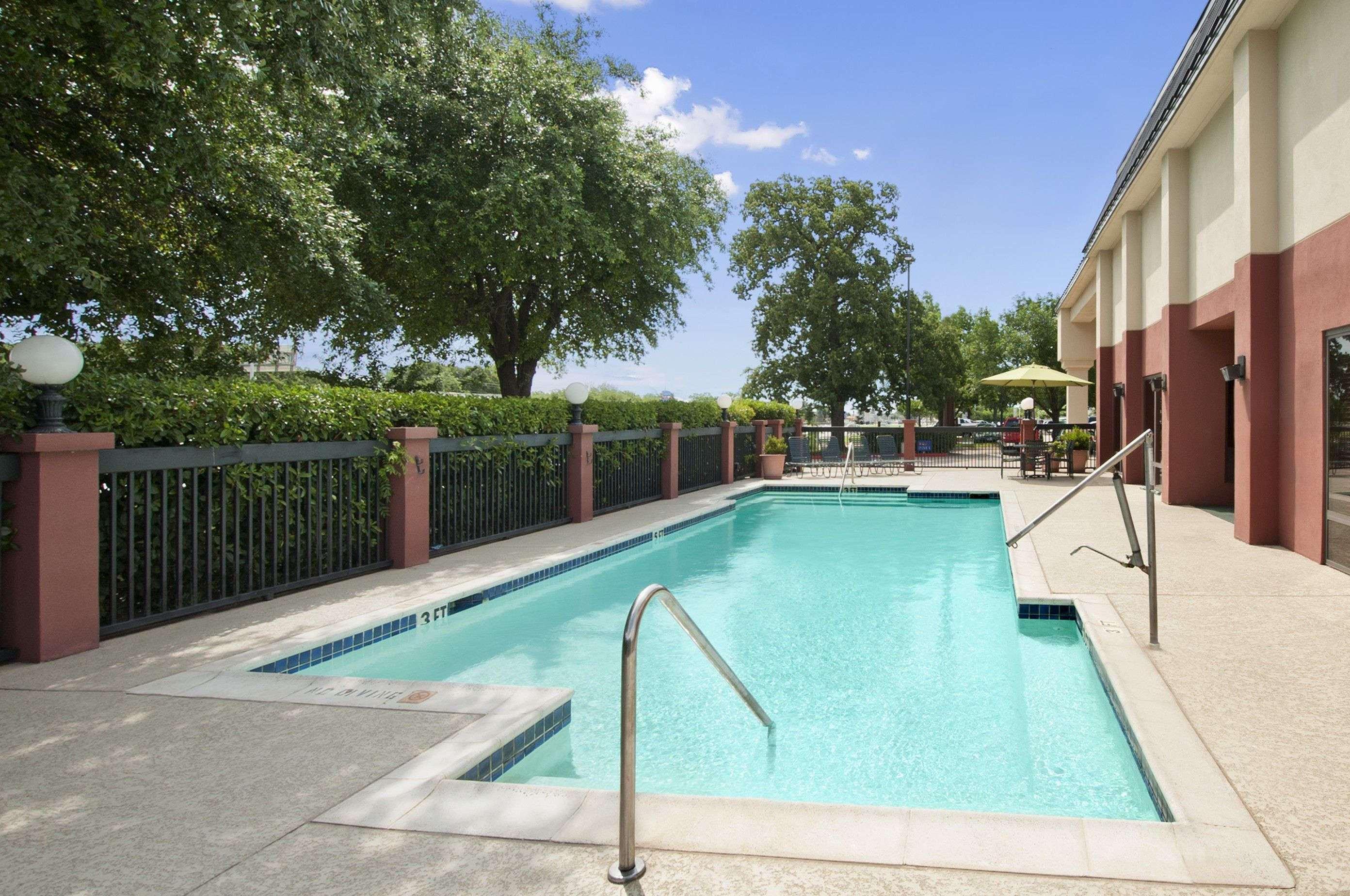 Baymont By Wyndham Lewisville Exterior foto